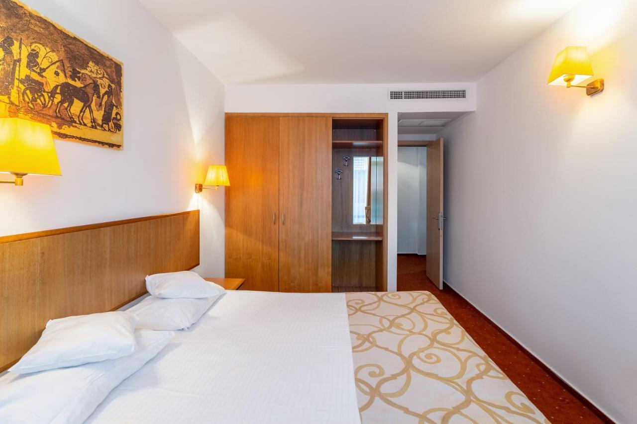 Hotel Cleopatra Saturn Luaran gambar