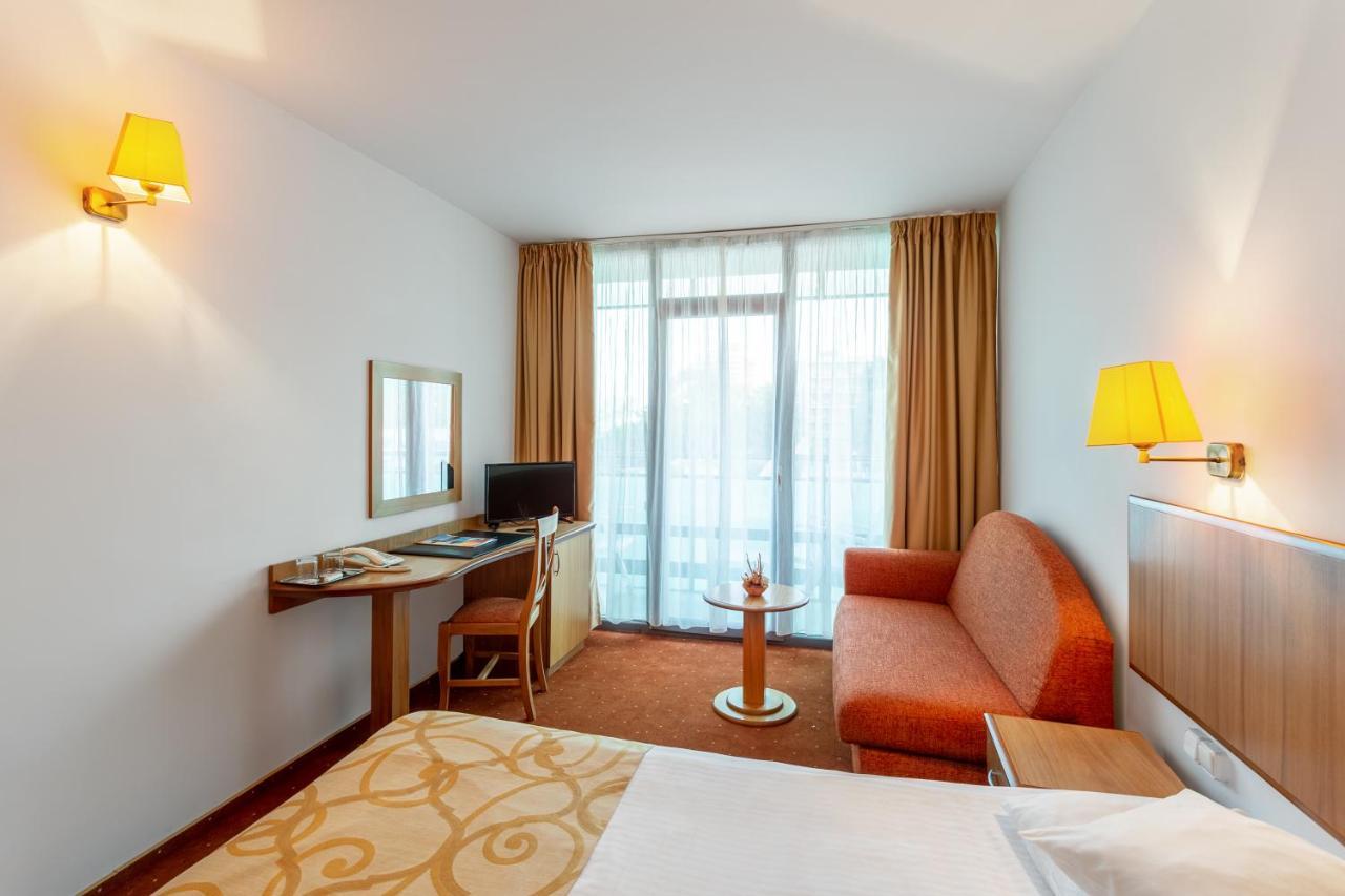 Hotel Cleopatra Saturn Luaran gambar