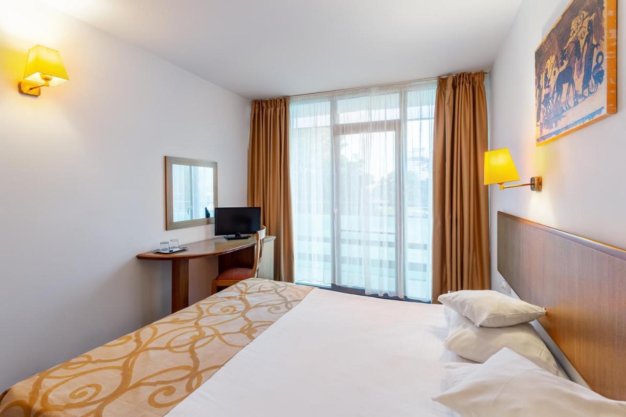 Hotel Cleopatra Saturn Luaran gambar