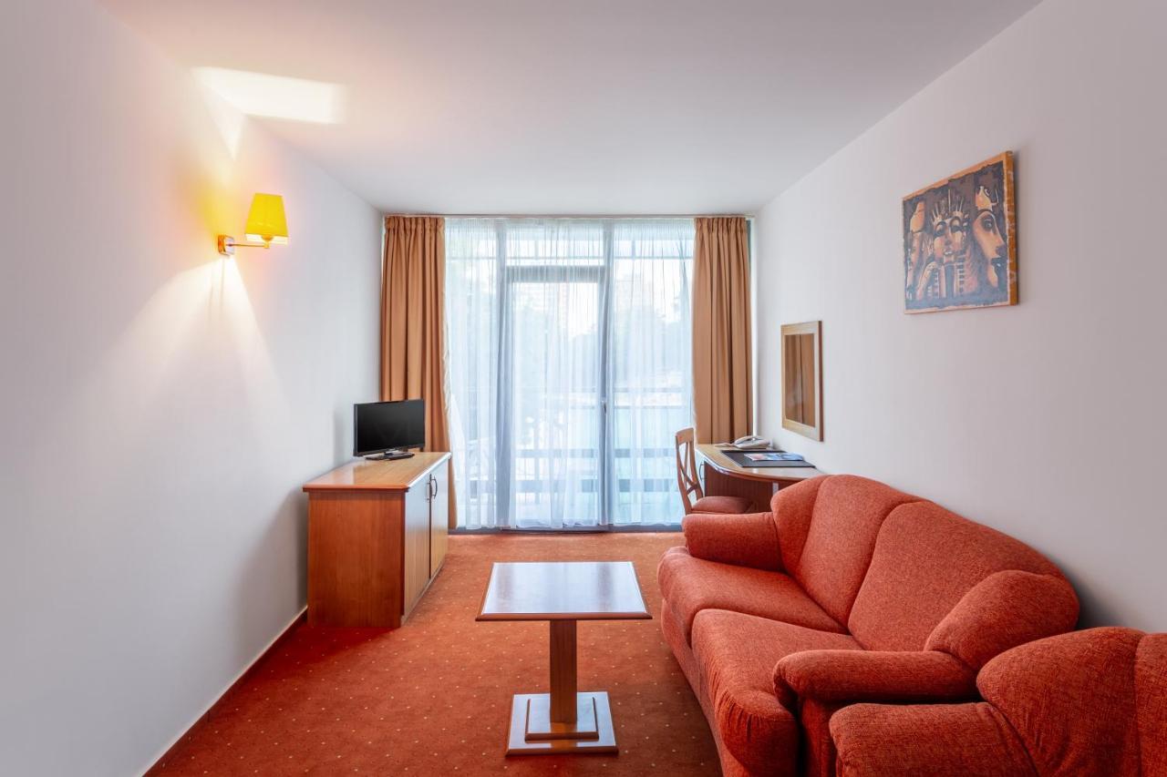 Hotel Cleopatra Saturn Luaran gambar