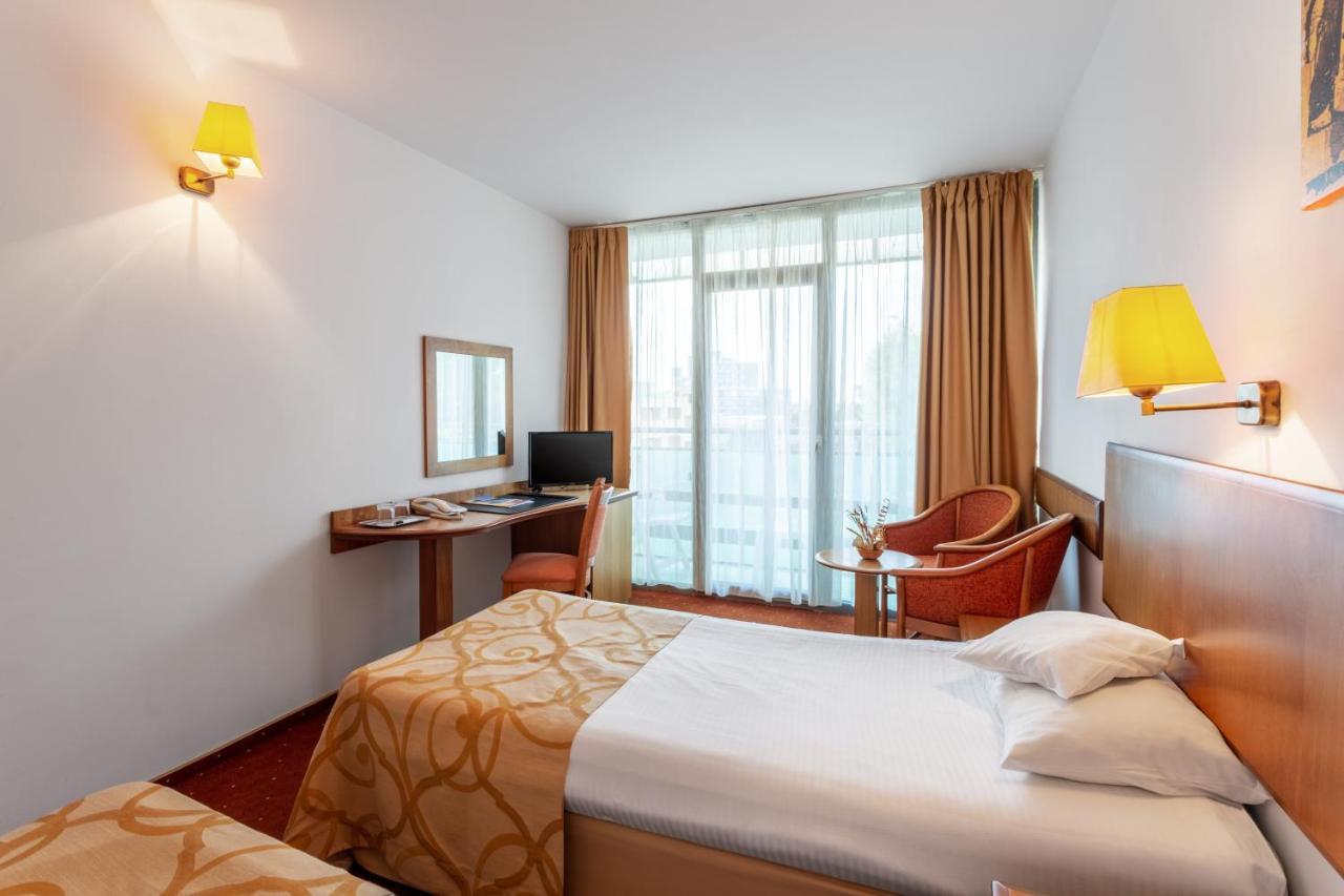 Hotel Cleopatra Saturn Luaran gambar