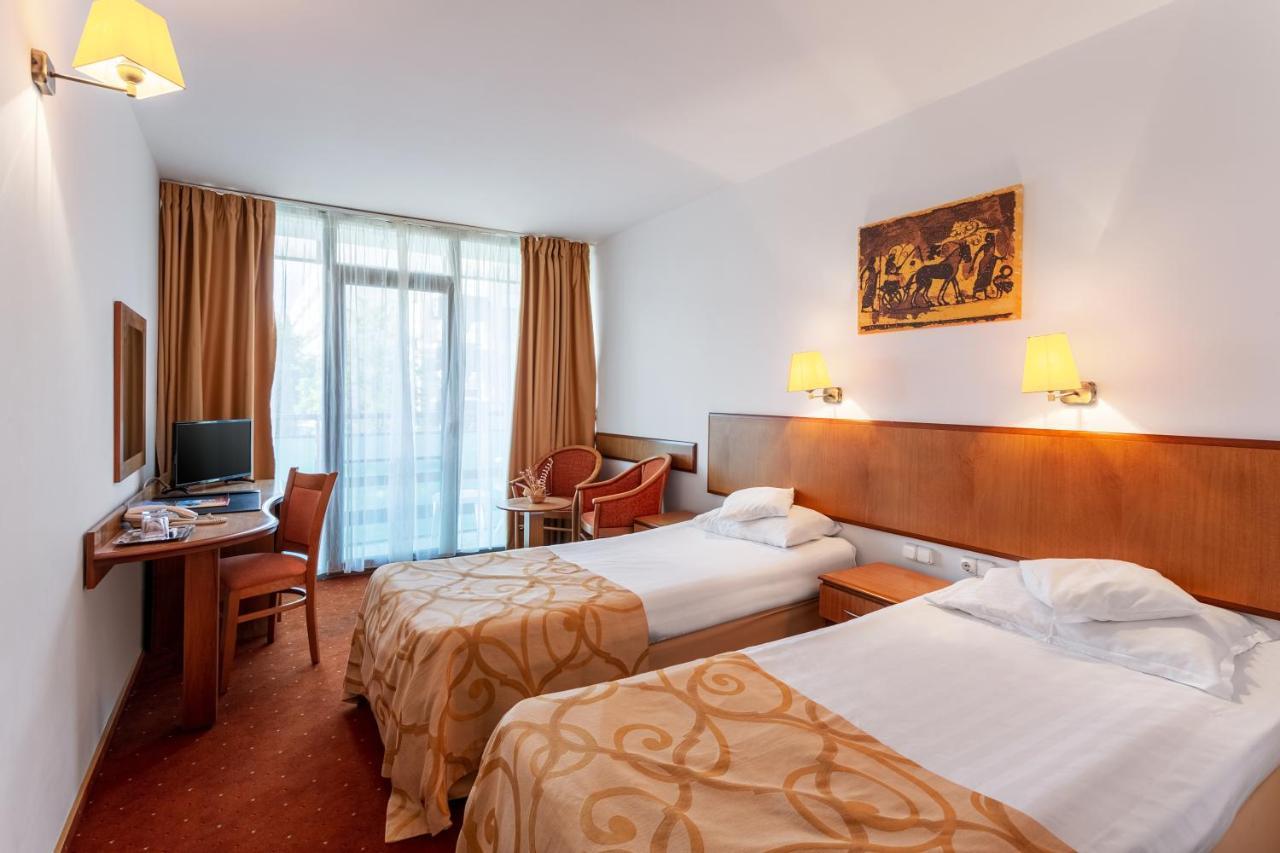 Hotel Cleopatra Saturn Luaran gambar