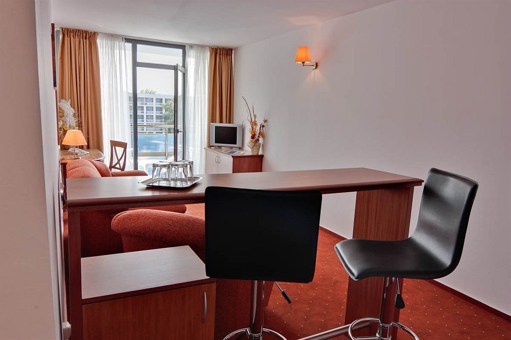 Hotel Cleopatra Saturn Luaran gambar